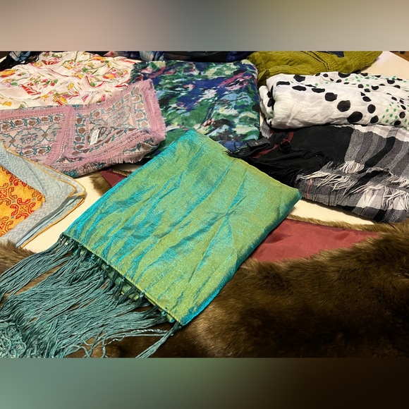 1️⃣2️⃣Lot of 12 Random Scarves-Varying Colors/Sizes/Brands/Materials/Conditions - Picture 8 of 17